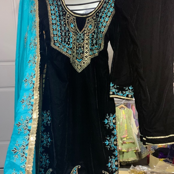 Valvet suits in small to Med sizes - Picture 6 of 16